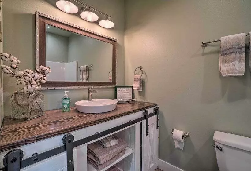 Modern Retreat W/ Deck: Walk To White River!