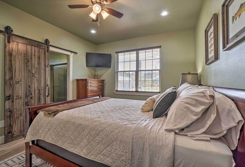 Modern Retreat W/ Deck: Walk To White River!