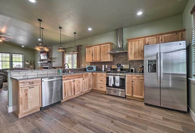 Modern Retreat W/ Deck: Walk To White River!