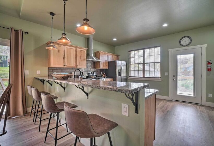 Modern Retreat W/ Deck: Walk To White River!