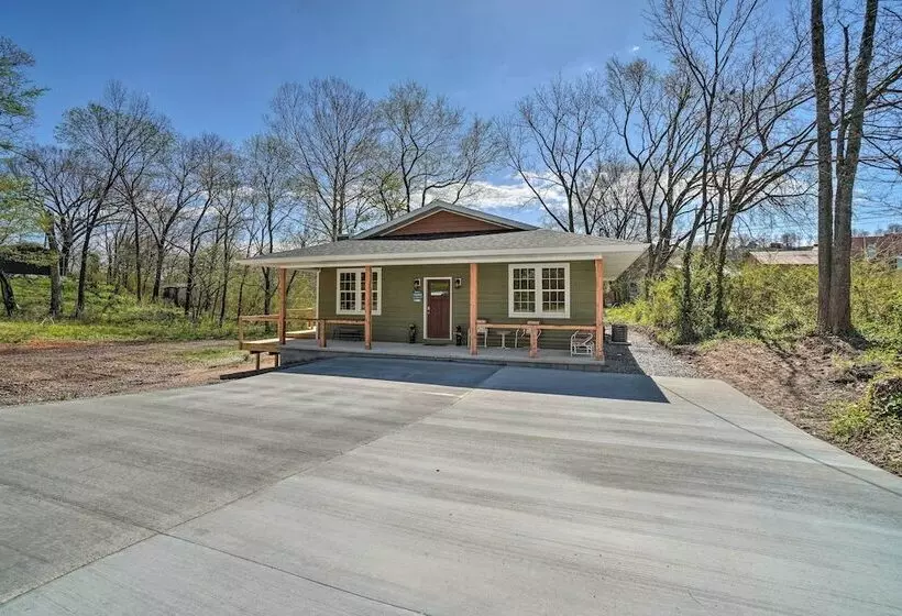 Modern Retreat W/ Deck: Walk To White River!