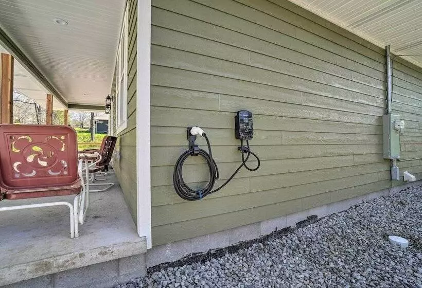 Modern Retreat W/ Deck: Walk To White River!