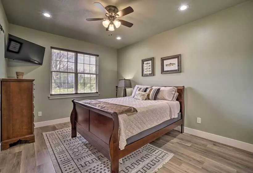 Modern Retreat W/ Deck: Walk To White River!