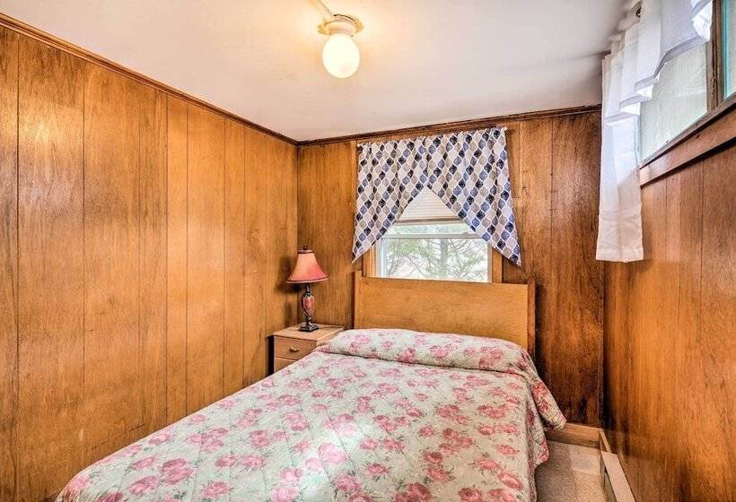 No Frills Hampton Cottage   Steps To Beach!