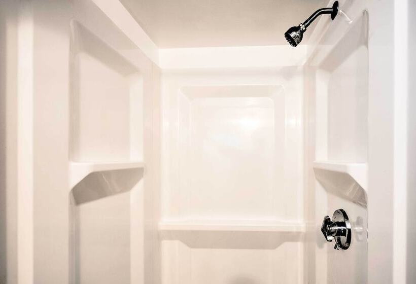 No Frills Hampton Cottage   Steps To Beach!