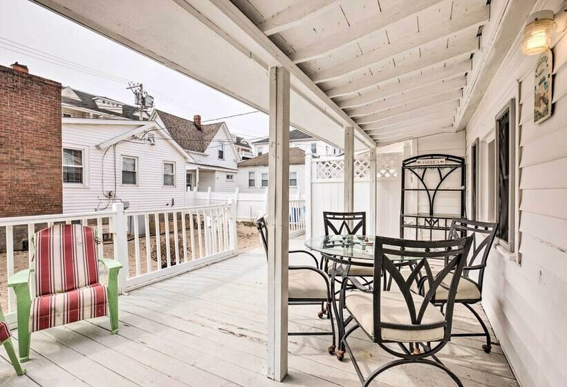 No Frills Hampton Cottage   Steps To Beach!