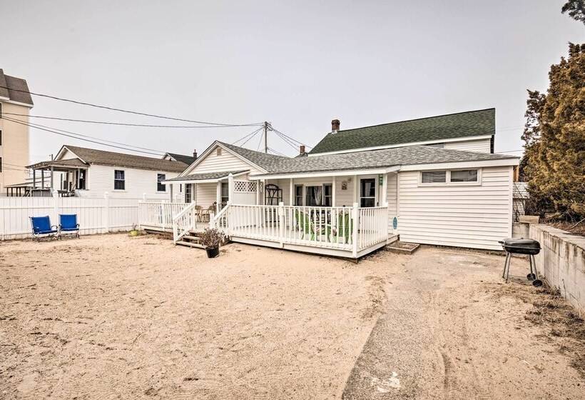 No Frills Hampton Cottage   Steps To Beach!