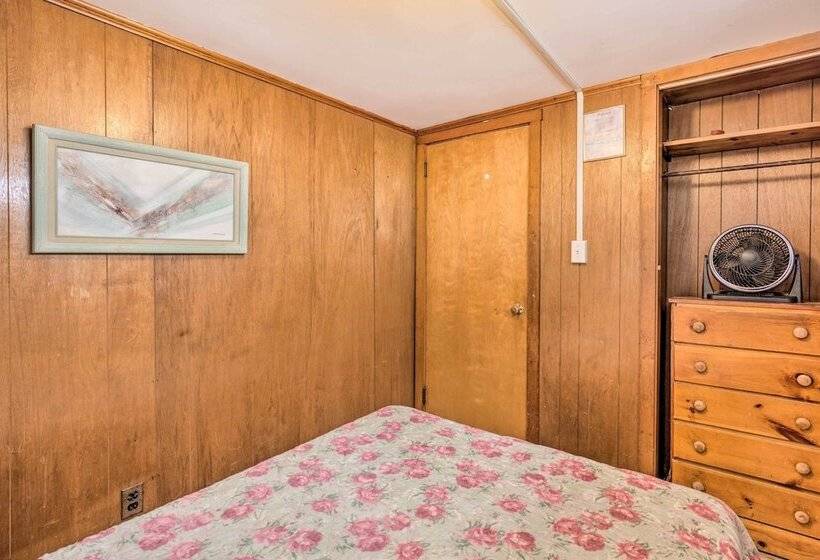 No Frills Hampton Cottage   Steps To Beach!