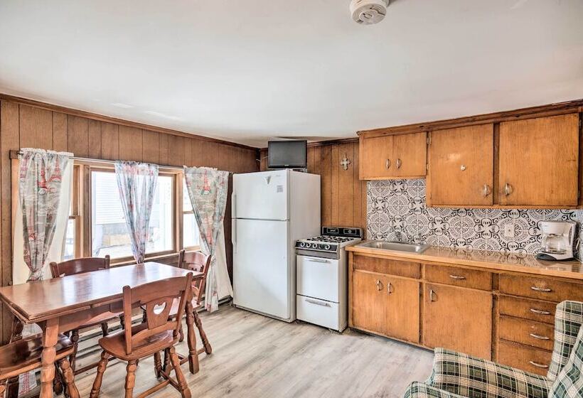 No Frills Hampton Cottage   Steps To Beach!