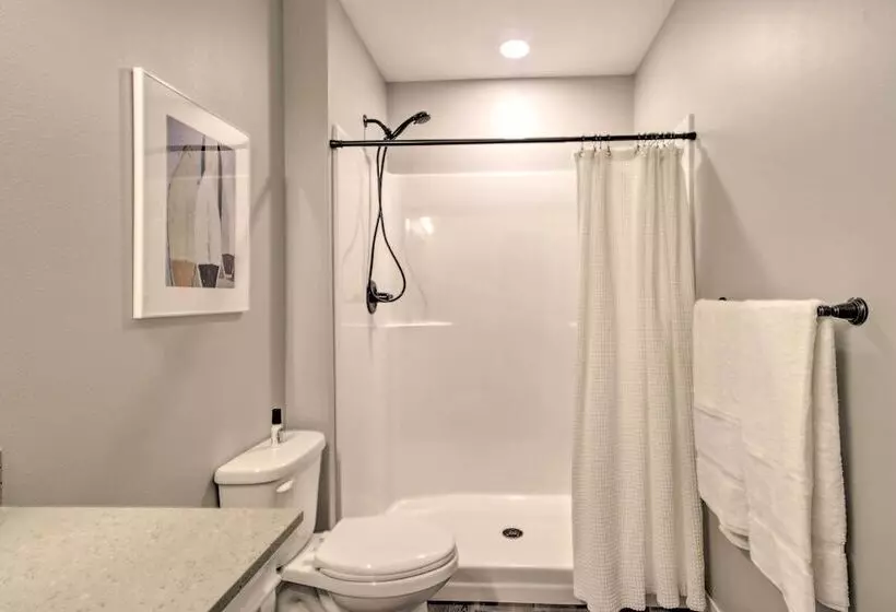 Pearl Lake Retreat W/ Dock & Stunning Views!