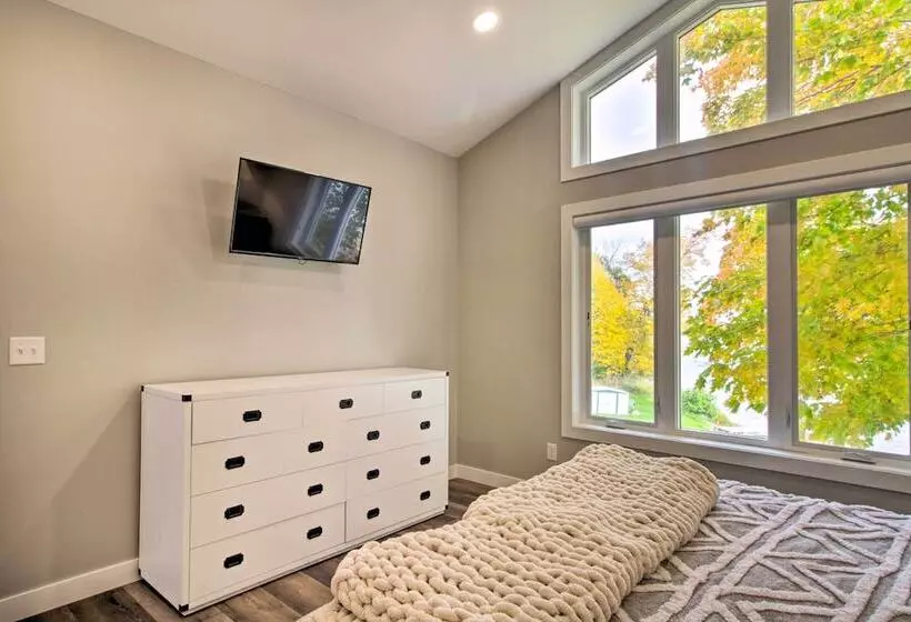 Pearl Lake Retreat W/ Dock & Stunning Views!