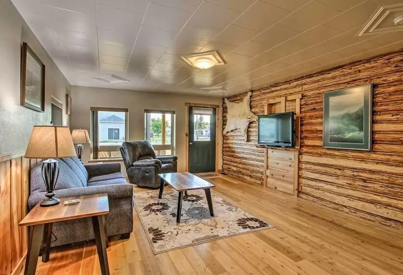 Pet Friendly Augusta Cabin   Walk To Main Street!
