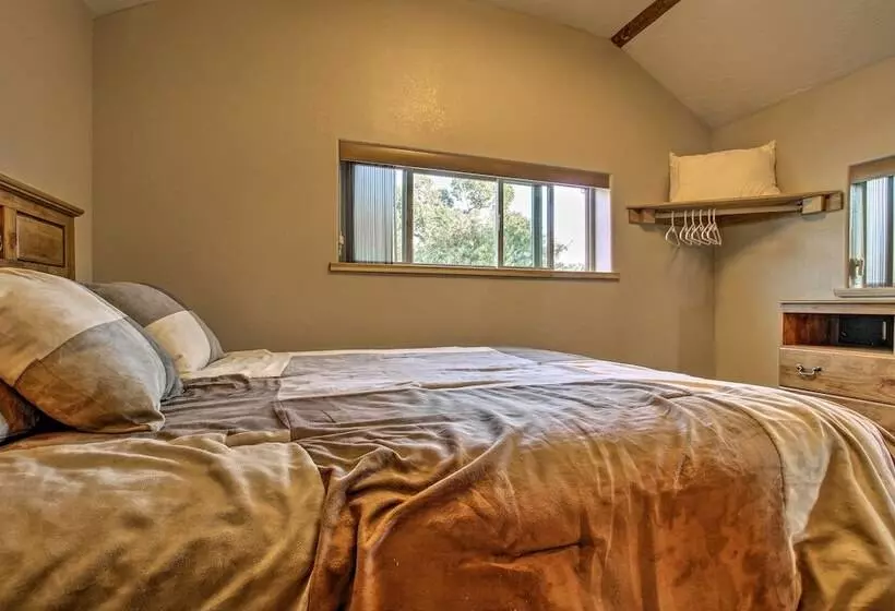 Pet Friendly Augusta Cabin   Walk To Main Street!