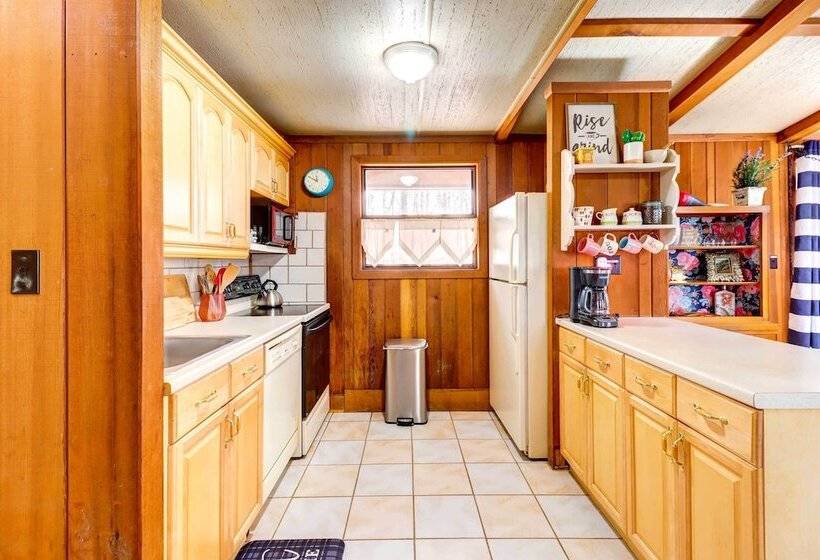 Pet Friendly Home W/ Deck At Big Bass Lake!