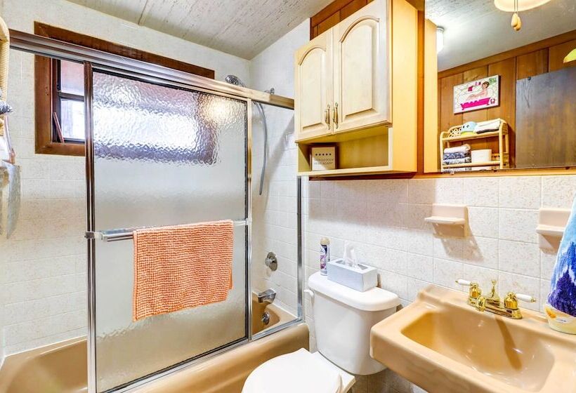 Pet Friendly Home W/ Deck At Big Bass Lake!