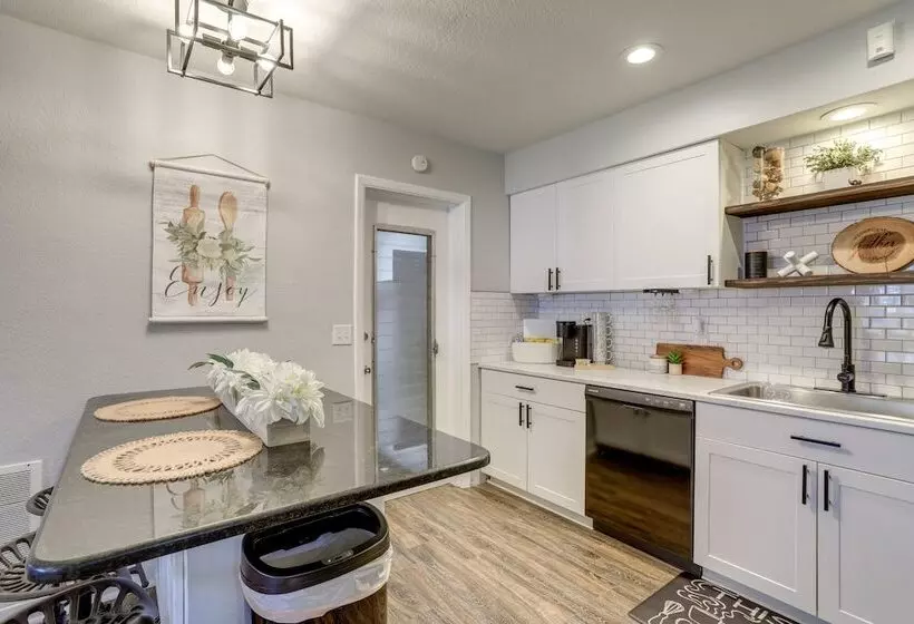 Pet Friendly Largo Escape W/ Fire Pit!