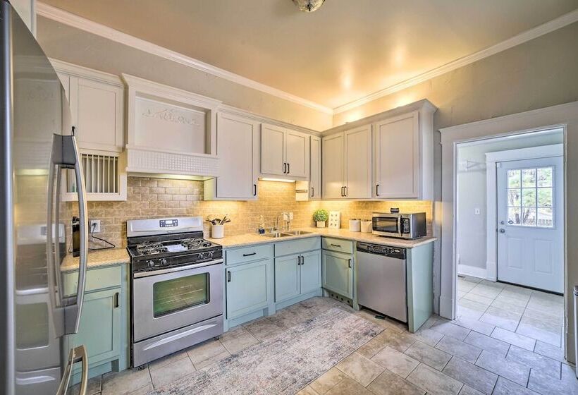 Pet Friendly Tulsa Home, 2 Mi To Downtown!