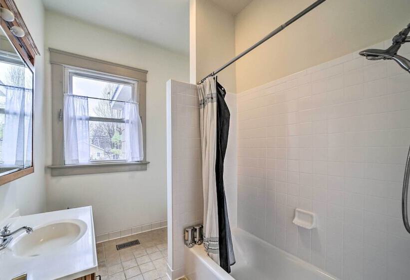 Pet Friendly Tulsa Home, 2 Mi To Downtown!