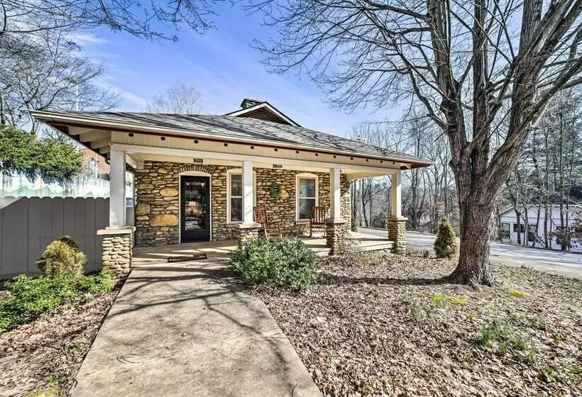 Quaint Home W/ Porch In Downtown Waynesville!