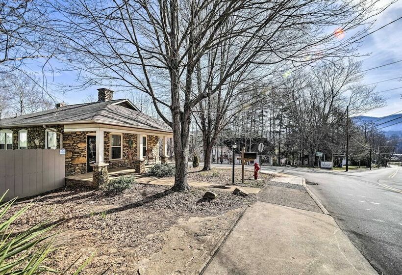 Quaint Home W/ Porch In Downtown Waynesville!
