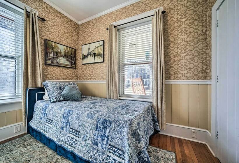 Quaint Home W/ Porch In Downtown Waynesville!