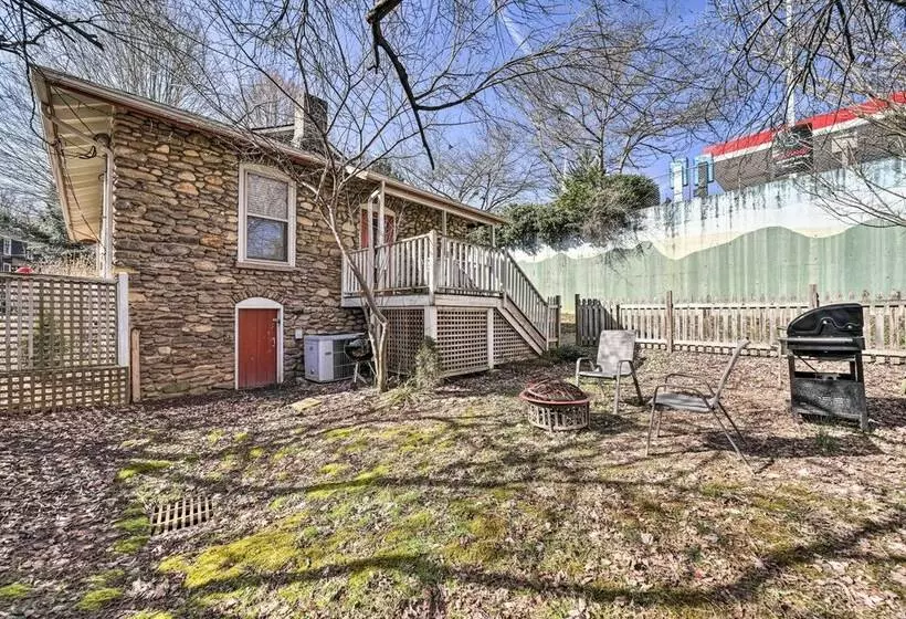 Quaint Home W/ Porch In Downtown Waynesville!