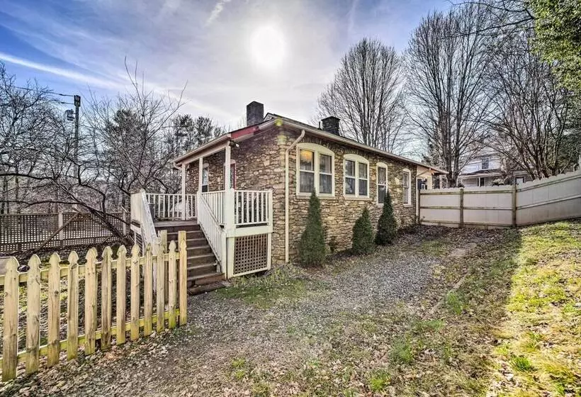 Quaint Home W/ Porch In Downtown Waynesville!