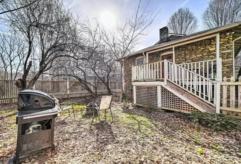Quaint Home W/ Porch In Downtown Waynesville!