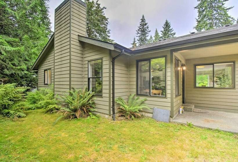 Quaint Northwestern Home W/ Beach Access!