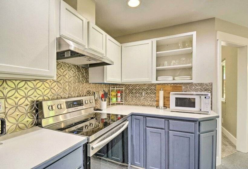 Quaint Northwestern Home W/ Beach Access!