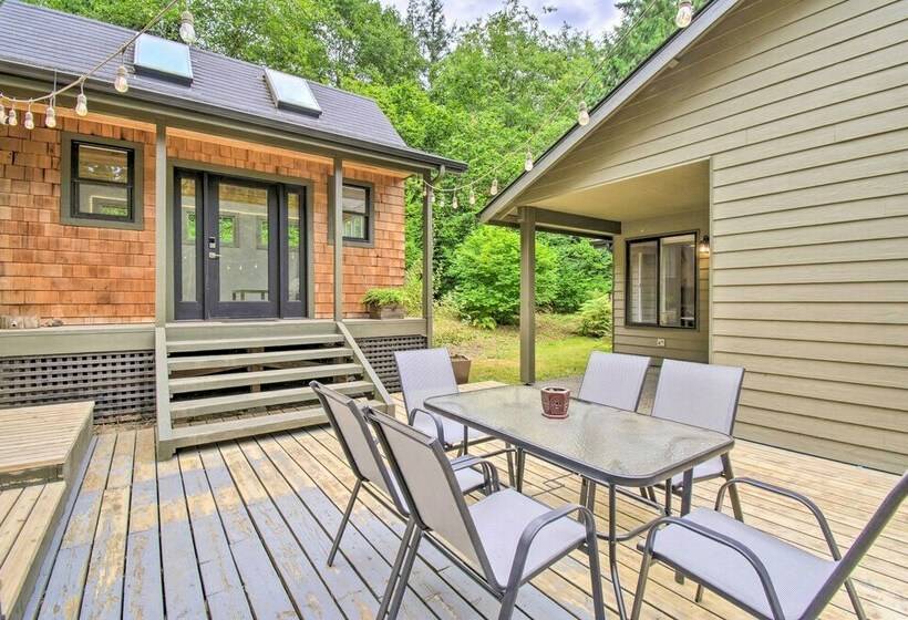 Quaint Northwestern Home W/ Beach Access!