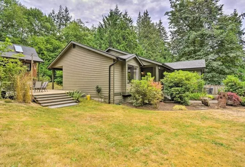 Quaint Northwestern Home W/ Beach Access!