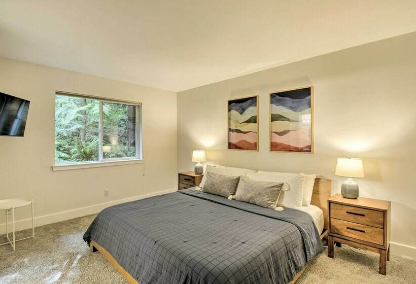 Quaint Northwestern Home W/ Beach Access!