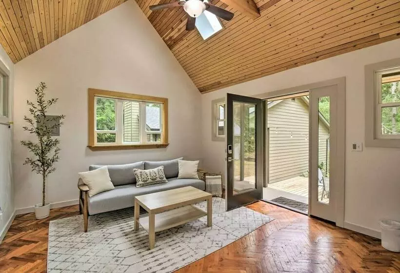 Quaint Northwestern Home W/ Beach Access!
