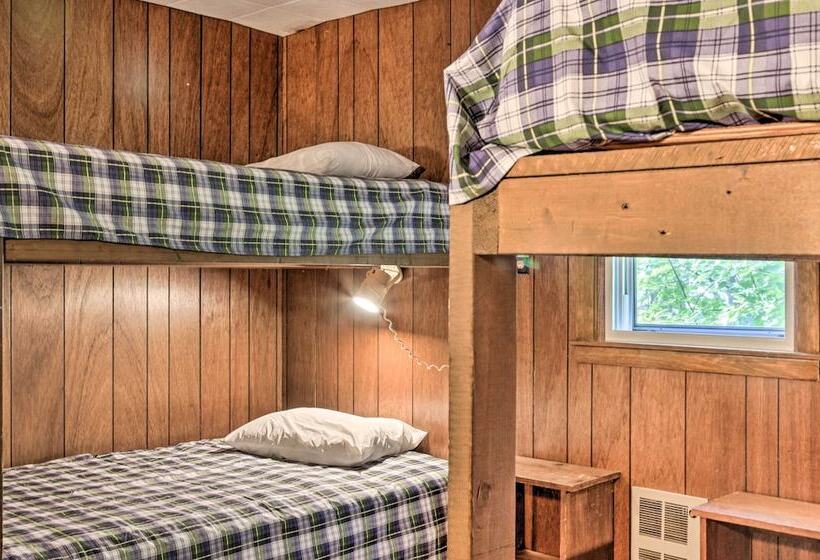 Raymond Retreat W/ 200 Feet Of Private Beach!