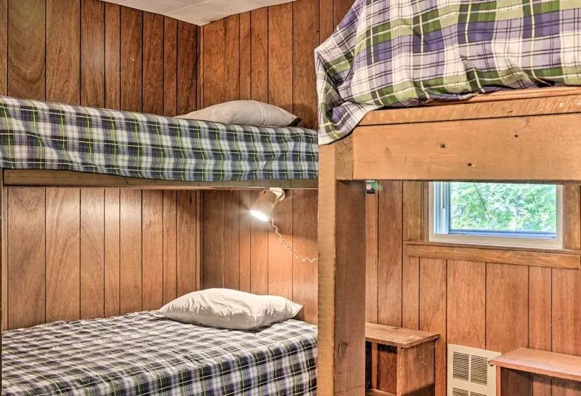 Raymond Retreat W/ 200 Feet Of Private Beach!