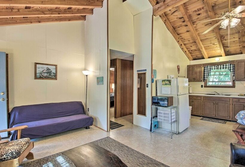 Raymond Retreat W/ 200 Feet Of Private Beach!