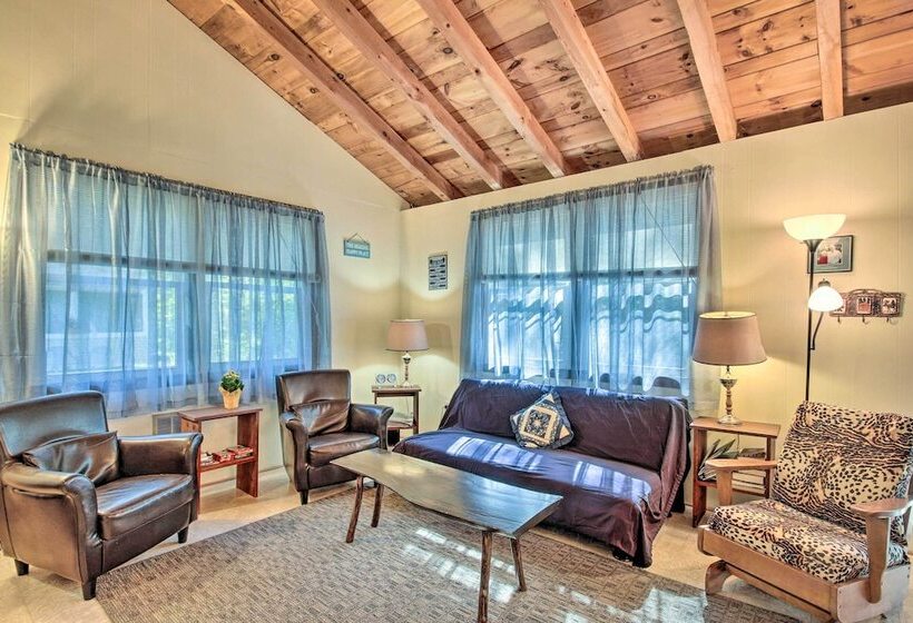 Raymond Retreat W/ 200 Feet Of Private Beach!