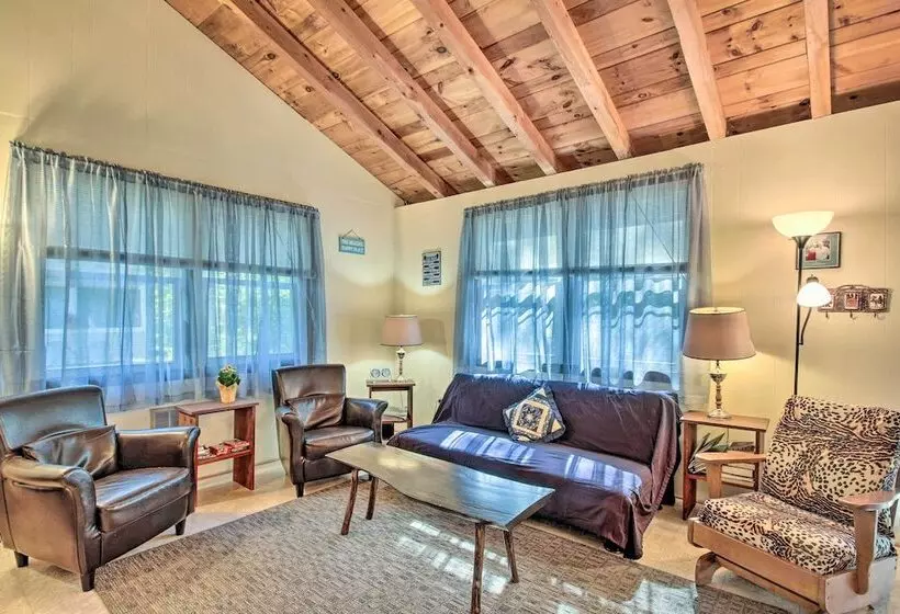 Raymond Retreat W/ 200 Feet Of Private Beach!