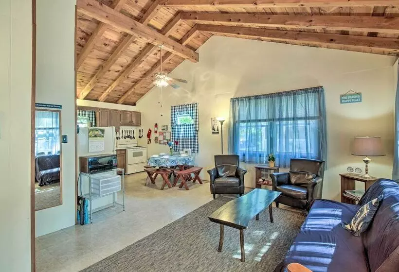 Raymond Retreat W/ 200 Feet Of Private Beach!