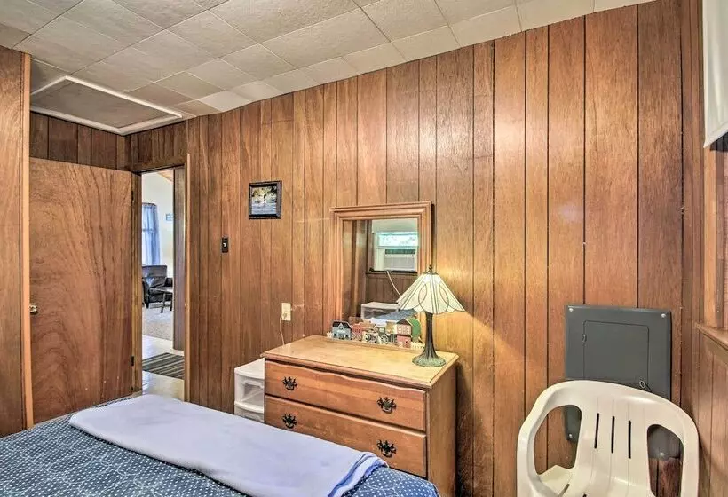 Raymond Retreat W/ 200 Feet Of Private Beach!