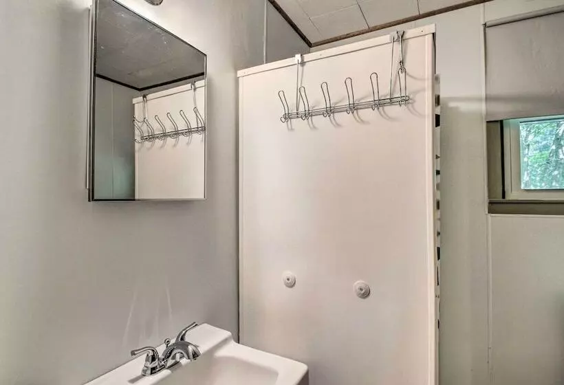 Raymond Retreat W/ 200 Feet Of Private Beach!