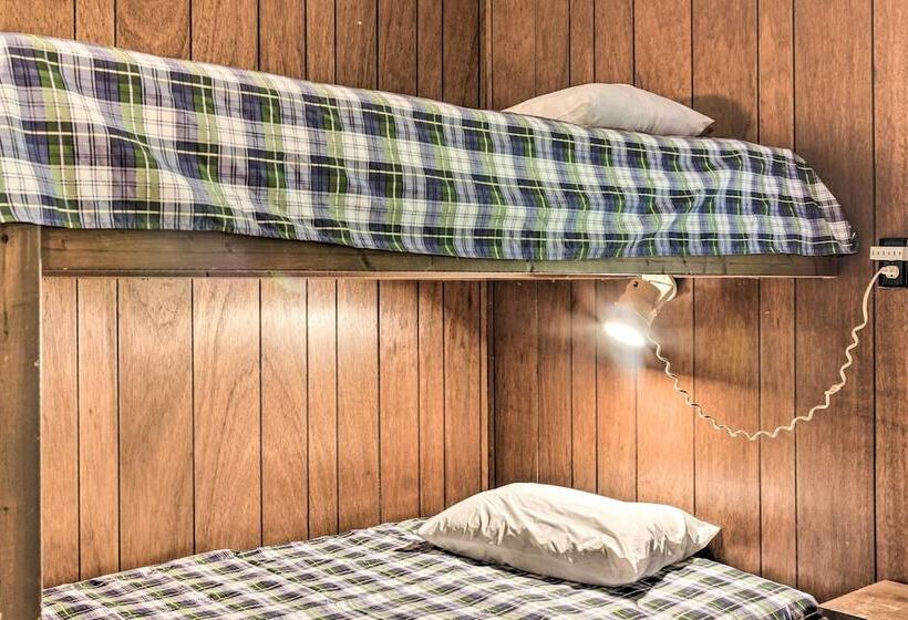 Raymond Retreat W/ 200 Feet Of Private Beach!