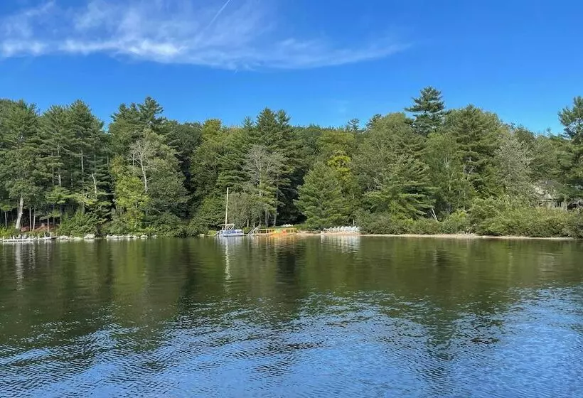 Raymond Retreat W/ 200 Feet Of Private Beach!