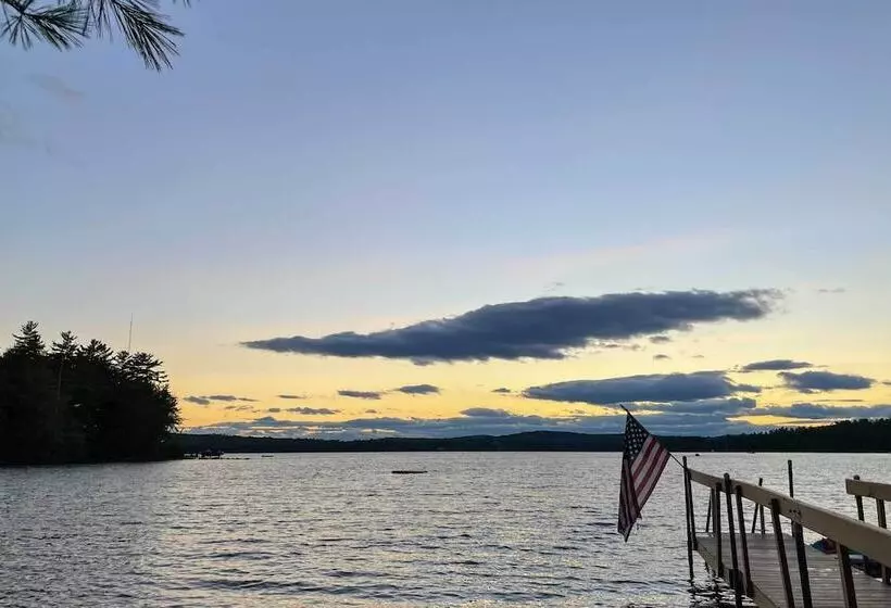 Raymond Retreat W/ 200 Feet Of Private Beach!