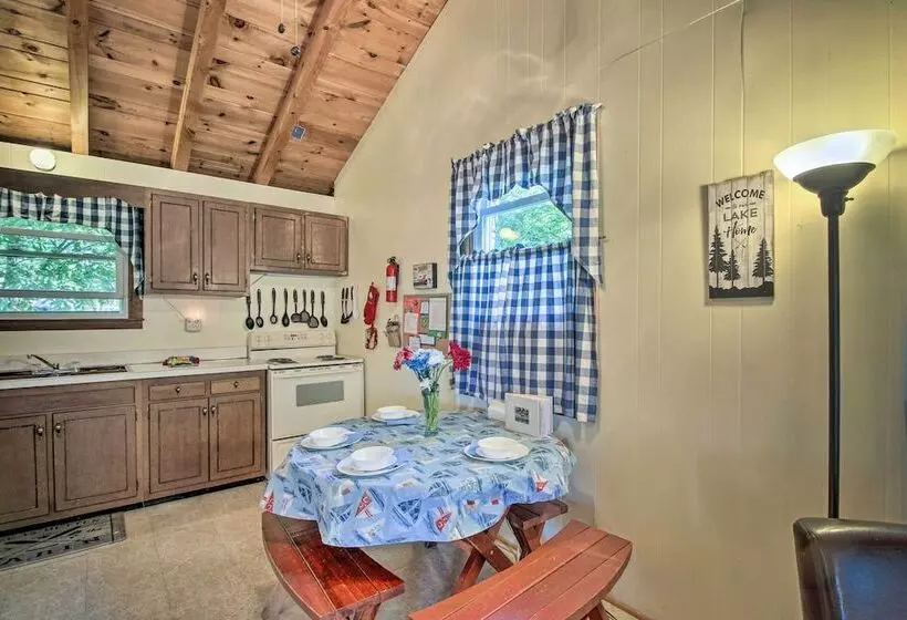 Raymond Retreat W/ 200 Feet Of Private Beach!