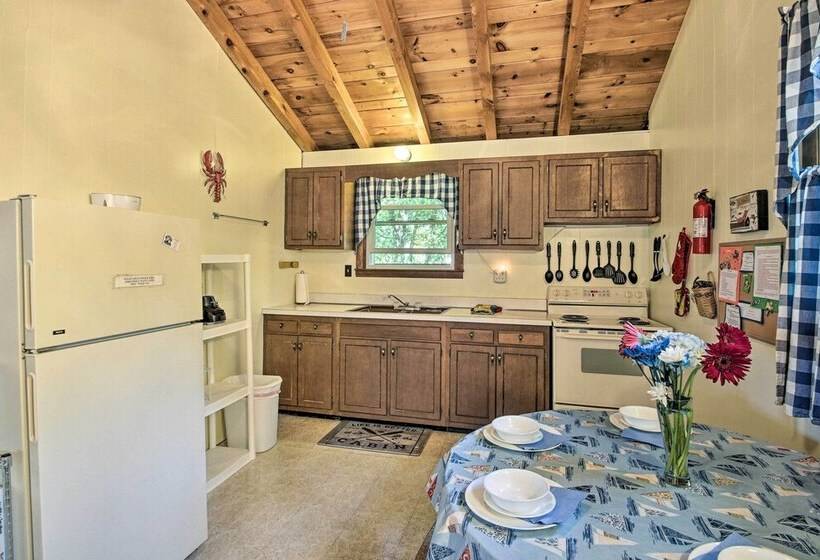 Raymond Retreat W/ 200 Feet Of Private Beach!