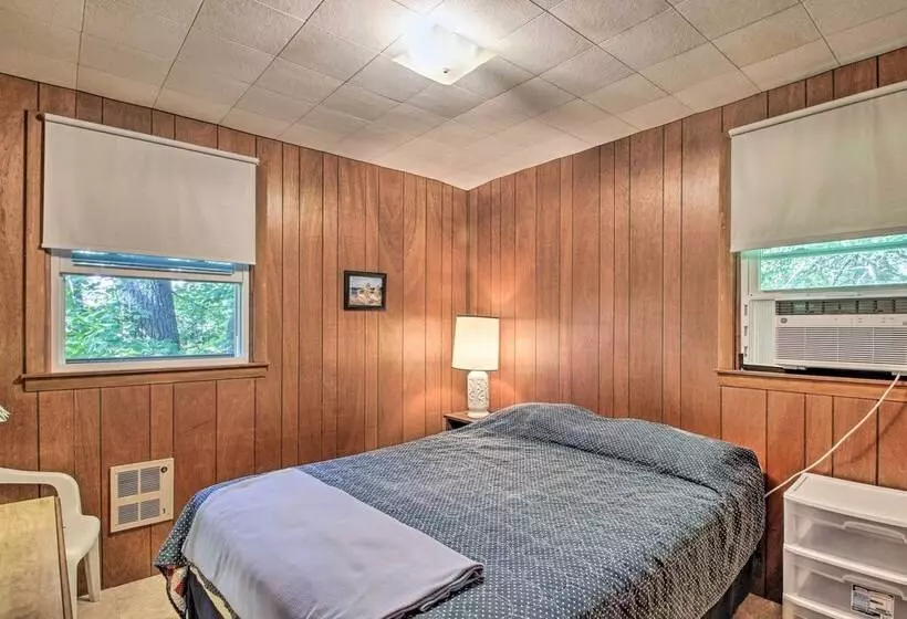 Raymond Retreat W/ 200 Feet Of Private Beach!