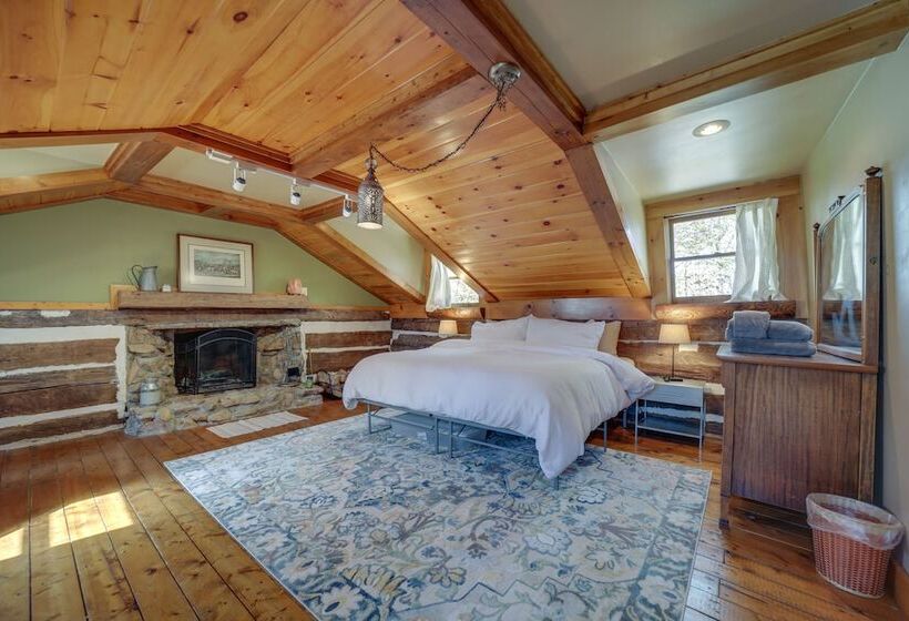 Restored Candler Log Cabin W/ Private Office!