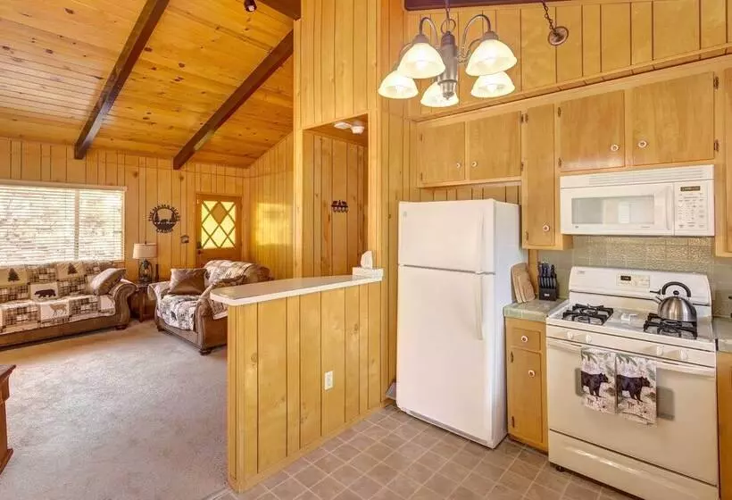 Scenic Cabin: Pine Mountain Club Community!